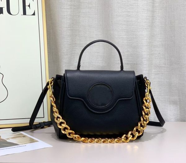 designer weave handbag classical triangle label tote crossbody bag keychain wallet banquet shopping wedding leisure business package
designer weave handbag classical triangle label tote crossbody bag keychain wallet banquet shopping wedding leisure business package