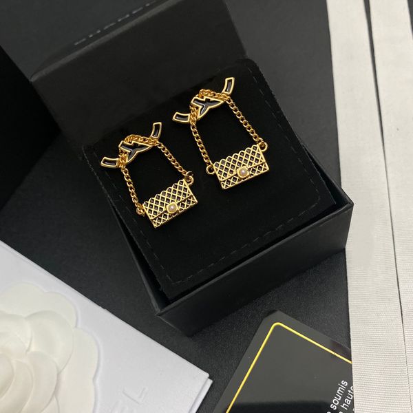 fashion vintage letter c handbag pendant earrings luxury gold plated earrings for women designer jewelry wedding jewelry, Golden;silver
fashion vintage letter c handbag pendant earrings luxury gold plated earrings for women designer jewelry wedding jewelry, Golden;silver