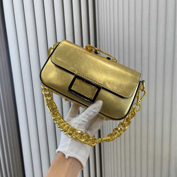 22 autumn and winter new f pin flip small square bag french stick bag chain handbag one shoulder messenger bag armpit bag female 230519
22 autumn and winter new f pin flip small square bag french stick bag chain handbag one shoulder messenger bag armpit bag female 230519