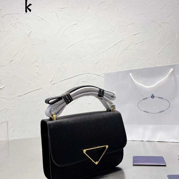 p family triangle postman's bag cross pattern cover type single shoulder oblique straddle stewardess small square bag tofu postman'
p family triangle postman's bag cross pattern cover type single shoulder oblique straddle stewardess small square bag tofu postman'