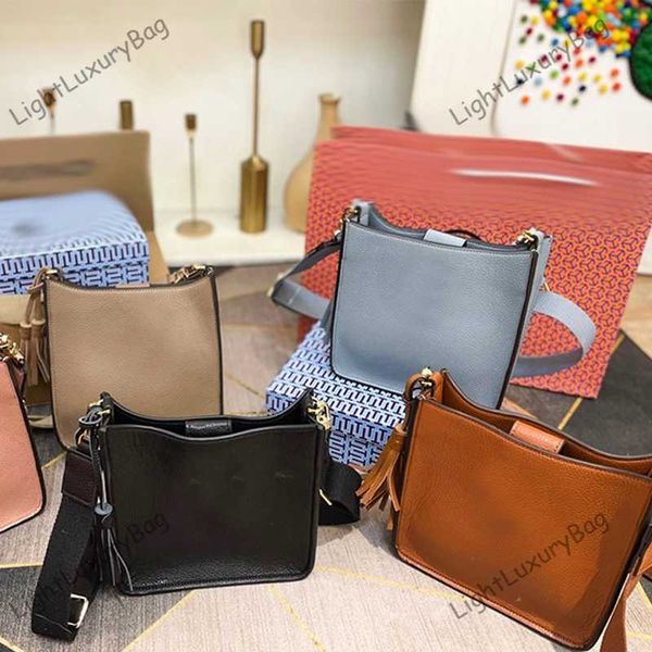 the bucket bag women shoulder handbags the tote bags designer fashion famous cross body with tassel 230518
the bucket bag women shoulder handbags the tote bags designer fashion famous cross body with tassel 230518