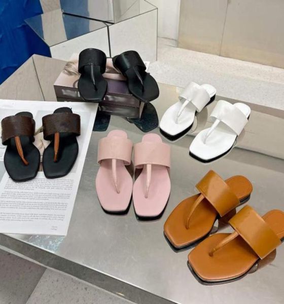 summer fashion wide flat slipper lat flip flops black white women leather sandal square head sandals with box no3736666999
summer fashion wide flat slipper lat flip flops black white women leather sandal square head sandals with box no3736666999