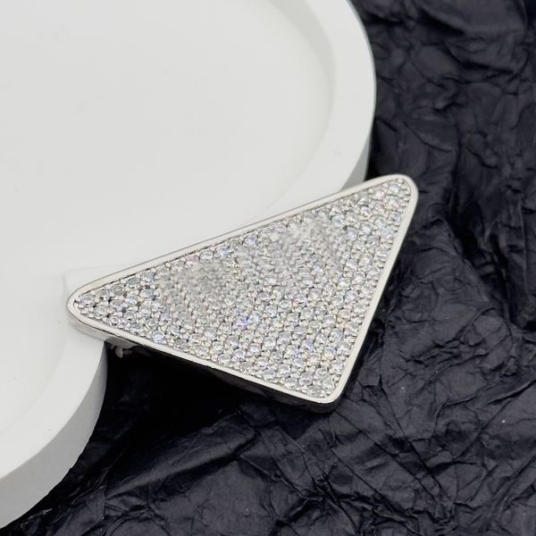 brand designer pins broochs for women party gifts luxury p-letter brooch prad jewelry dress accessory triangle brooches suit pin kp1b, Gray
brand designer pins broochs for women party gifts luxury p-letter brooch prad jewelry dress accessory triangle brooches suit pin kp1b, Gray