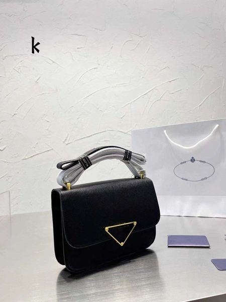 p family triangle postman's bag cross pattern cover type single shoulder oblique straddle stewardess small square bag tofu postman'
p family triangle postman's bag cross pattern cover type single shoulder oblique straddle stewardess small square bag tofu postman'