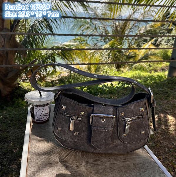 wholesale shoulder bags 3 colors street personality rivet underarm bag solid color leather fashion mobile phone coin purse rivet decoration women handbag 18792#
wholesale shoulder bags 3 colors street personality rivet underarm bag solid color leather fashion mobile phone coin purse rivet decoration women handbag 18792#
