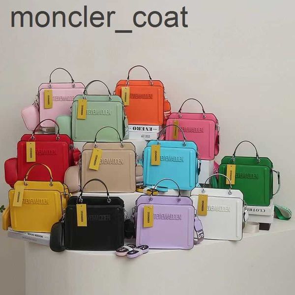 tote bagsevening bags women's fashion bag 2023 summer new handbags popular letter single shoulder solid crossbody
tote bagsevening bags women's fashion bag 2023 summer new handbags popular letter single shoulder solid crossbody