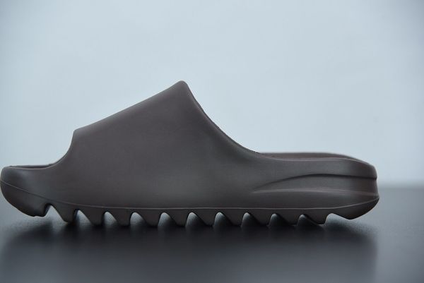casual shoes with box sandals men women designer slides soot (g55495) slippers are crafted entirely from one piece of synthetic, Black
casual shoes with box sandals men women designer slides soot (g55495) slippers are crafted entirely from one piece of synthetic, Black
