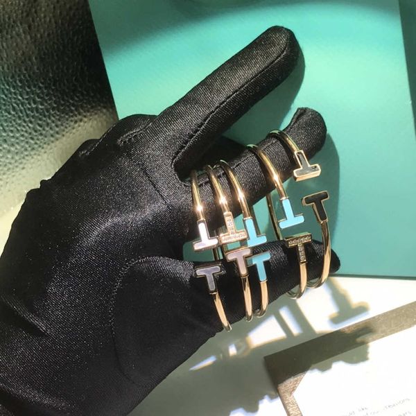 designer tiffay tiffay double t letter open bracelet female natural white fritillaria enamel cnc process electroplated 18k gold high quality, Black
designer tiffay tiffay double t letter open bracelet female natural white fritillaria enamel cnc process electroplated 18k gold high quality, Black