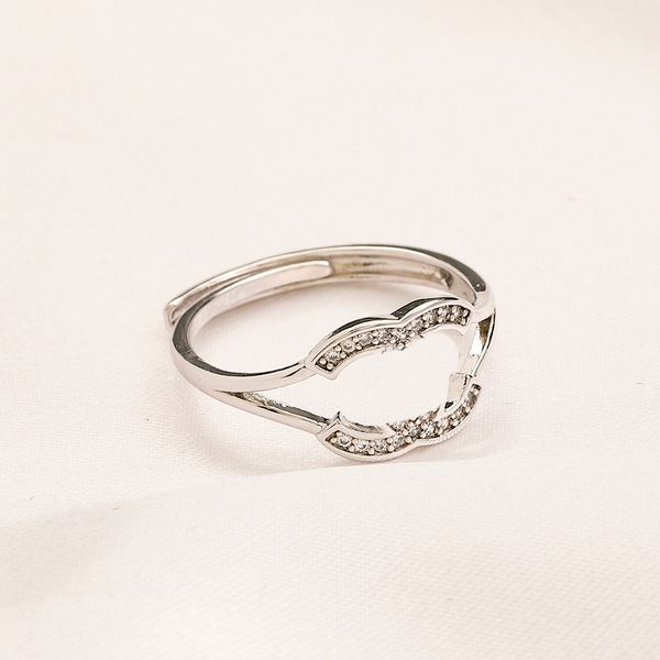 never fade silver men ring brand letter band rings brass alloy open band rings fashion designer luxury crystal pearl ring for womens wedding
never fade silver men ring brand letter band rings brass alloy open band rings fashion designer luxury crystal pearl ring for womens wedding