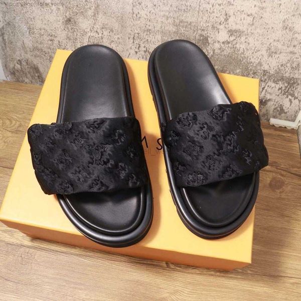 luxury designer slippers women men sandals embossed printing pool pillow hook loop mule summer flat heel scuff slides flip flops beach, Black
luxury designer slippers women men sandals embossed printing pool pillow hook loop mule summer flat heel scuff slides flip flops beach, Black