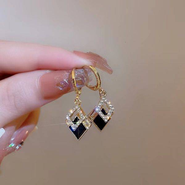 stud european and american fashion personality delicate black zircon earring geometric design simple light luxury 230519, Golden;silver
stud european and american fashion personality delicate black zircon earring geometric design simple light luxury 230519, Golden;silver