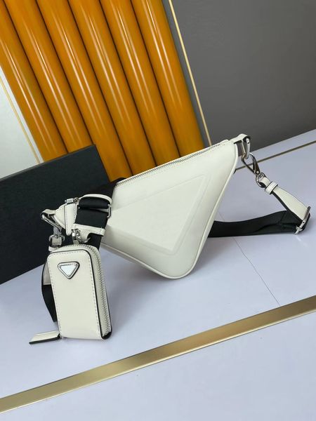 the famous fashion designer designs the high-end atmospheric one shoulder crossbody bag
the famous fashion designer designs the high-end atmospheric one shoulder crossbody bag