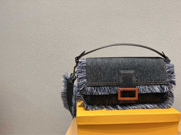 autumn and winter 22 new denim french stick bag tassel shoulder cross body portable splicing armpit small square bag flap mailman bag 230519
autumn and winter 22 new denim french stick bag tassel shoulder cross body portable splicing armpit small square bag flap mailman bag 230519