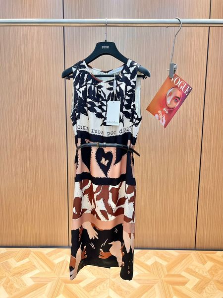 2023 designer dress, robe, temperament, dress color, simple and slim sleeveless tank dress, Black;gray
2023 designer dress, robe, temperament, dress color, simple and slim sleeveless tank dress, Black;gray