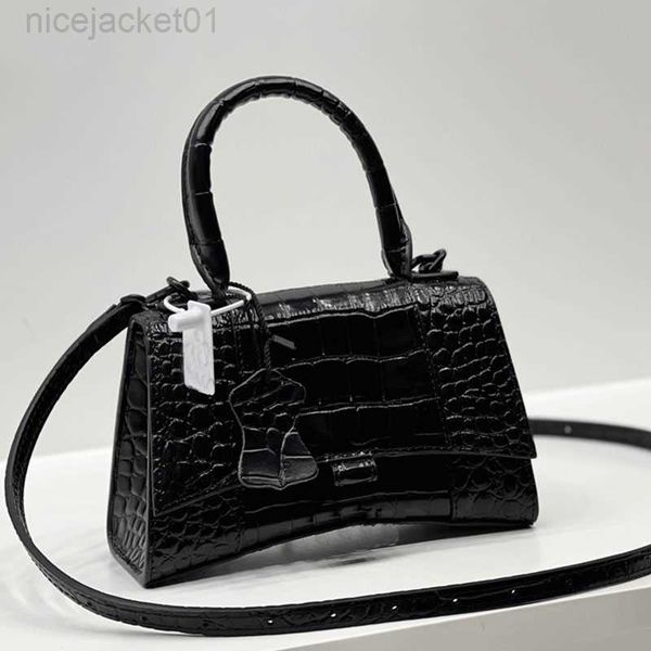 designer sales crescent bag men and women's luxury handbag designer high-quality nylon chain women's handbag diagonal shoulder who
designer sales crescent bag men and women's luxury handbag designer high-quality nylon chain women's handbag diagonal shoulder who