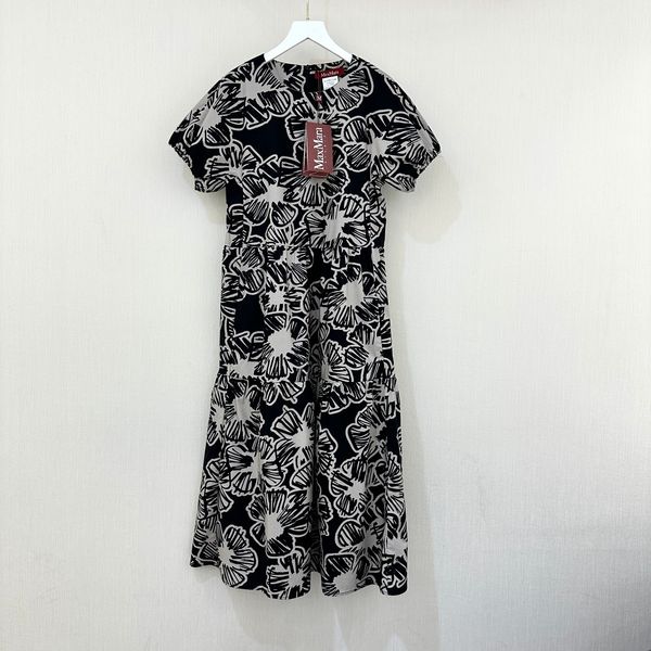 2023 designer dress robe fashion printed pure cotton round neck versatile commuter women's dress, Black;gray
2023 designer dress robe fashion printed pure cotton round neck versatile commuter women's dress, Black;gray
