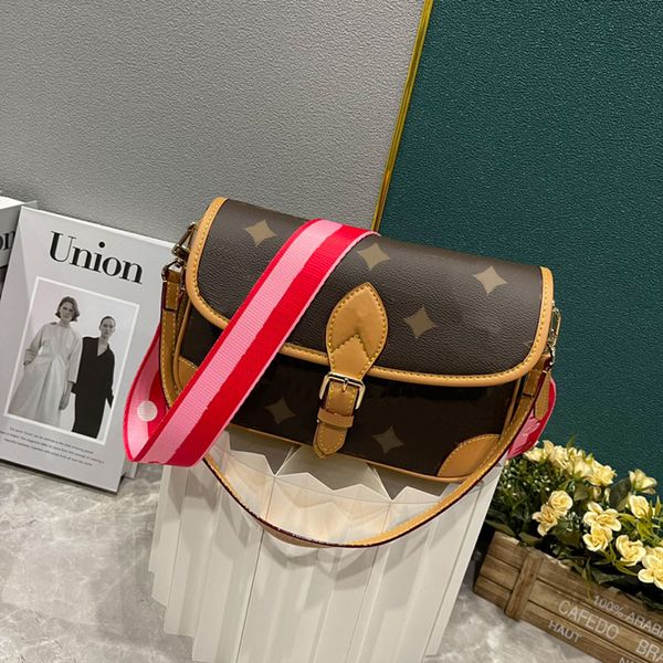 m45985 baguette shoulder bags women designer handbags old flower letters cross body bag detachable woven letter shoulder strap internal zipp 
m45985 baguette shoulder bags women designer handbags old flower letters cross body bag detachable woven letter shoulder strap internal zipp