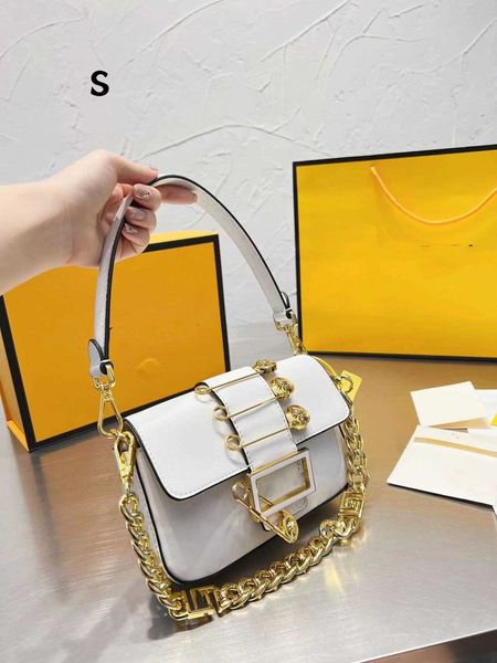 22 new medusa staff bag, pin, heavy industry beauty head chain, cross car, hand luggage, women's bag trend 230519
22 new medusa staff bag, pin, heavy industry beauty head chain, cross car, hand luggage, women's bag trend 230519