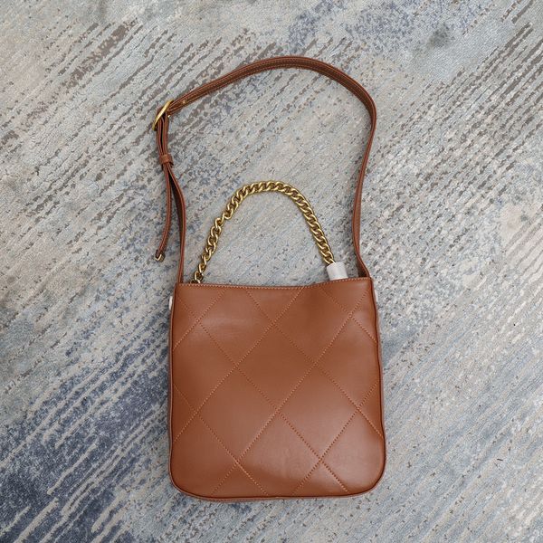 10a fashion hippie bag genuine leather diamond checker single shoulder bag women's metal buckle logo luxury chain double shoulder strap
10a fashion hippie bag genuine leather diamond checker single shoulder bag women's metal buckle logo luxury chain double shoulder strap
