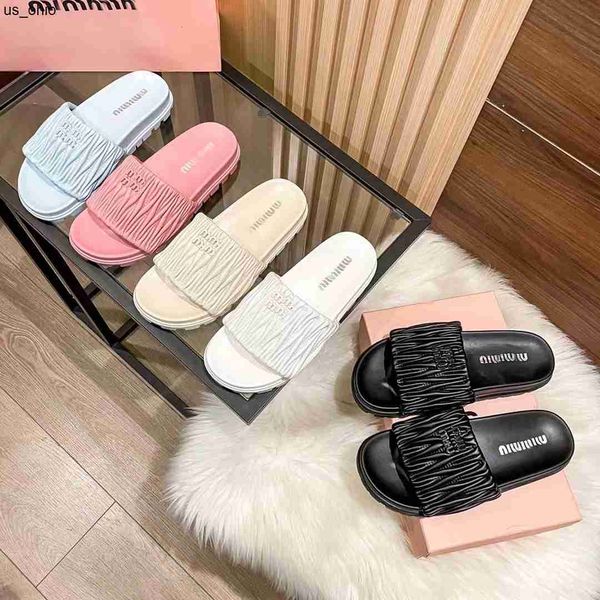 slippers 2023 miu slippers women flat sandals matelasse slide shoes mm fashion designer banquet summer leather sandals multicolor flat heel, Black
slippers 2023 miu slippers women flat sandals matelasse slide shoes mm fashion designer banquet summer leather sandals multicolor flat heel, Black