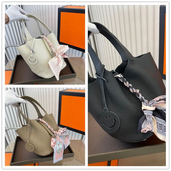 classic vegetable picotin bag designers bags fashion womens handbag with lock leather half handmade large capacity bag with ribbon box dust
classic vegetable picotin bag designers bags fashion womens handbag with lock leather half handmade large capacity bag with ribbon box dust