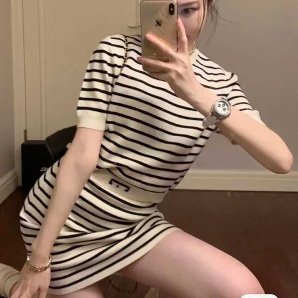 women's t-shirt designer version miao 23ss new black and white striped knitted short sleeved women slimming down f3i3
women's t-shirt designer version miao 23ss new black and white striped knitted short sleeved women slimming down f3i3