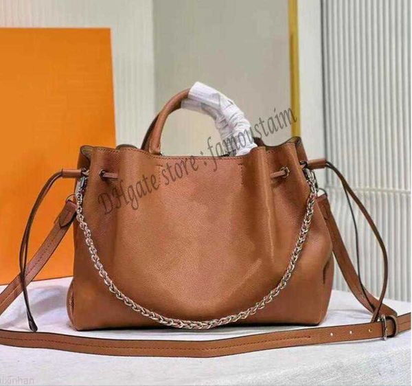 luxury designer totes leather bella tote perforation bags fashion classic handbags for women purse with pouchss
luxury designer totes leather bella tote perforation bags fashion classic handbags for women purse with pouchss