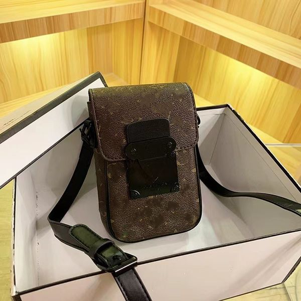 2023 new printed embossed fashion single shoulder crossbody bag brand quality mobile phone bag manufacturers direct sales, Black;red
2023 new printed embossed fashion single shoulder crossbody bag brand quality mobile phone bag manufacturers direct sales, Black;red