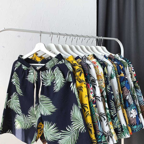 beach shorts men's casual loose fitting capris thin summer style quick drying seaside shorts simple and straight fit, White;black
beach shorts men's casual loose fitting capris thin summer style quick drying seaside shorts simple and straight fit, White;black