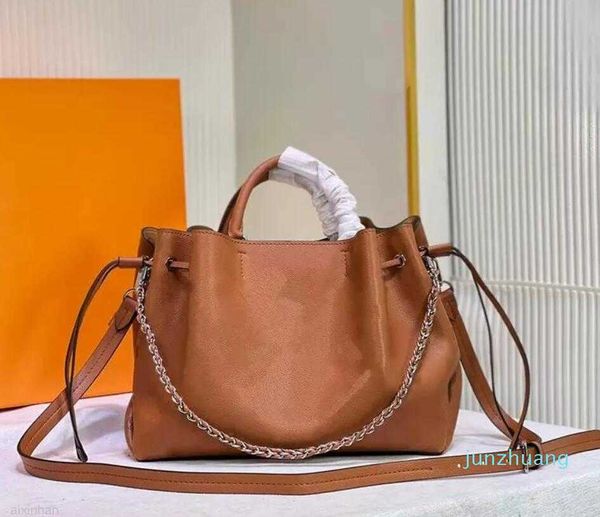 designer totes leather bella tote perforation bags fashion classic handbags for women purse with pouch wallet woman shopping shoulder bag
designer totes leather bella tote perforation bags fashion classic handbags for women purse with pouch wallet woman shopping shoulder bag
