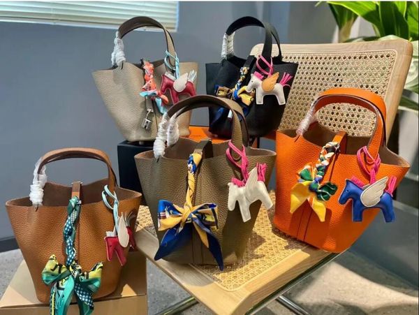 women bags vegetable basket bags picotin lock female genuine leather first layer cowhide handbag large capacity bucket bag brand tote luxury
women bags vegetable basket bags picotin lock female genuine leather first layer cowhide handbag large capacity bucket bag brand tote luxury