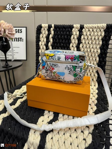 mt mini shoulder bag soft trunk box black flower f355108 womens man designer soft truck purses luxury tote v handbag clutch genuine leather
mt mini shoulder bag soft trunk box black flower f355108 womens man designer soft truck purses luxury tote v handbag clutch genuine leather