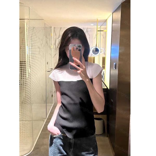 23ss womens designer clothing womens knits double c embroidery black and white stitching short sleeve knitted womens clothes a1
23ss womens designer clothing womens knits double c embroidery black and white stitching short sleeve knitted womens clothes a1