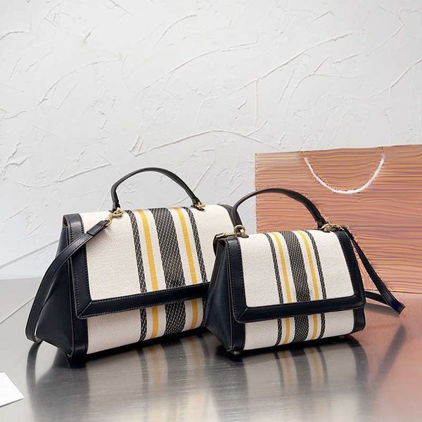 luxurys handbags designer bag tote lady 2 size shoulder bags fashion stripes canvas leather totes women large small messenger handbag 230519
luxurys handbags designer bag tote lady 2 size shoulder bags fashion stripes canvas leather totes women large small messenger handbag 230519