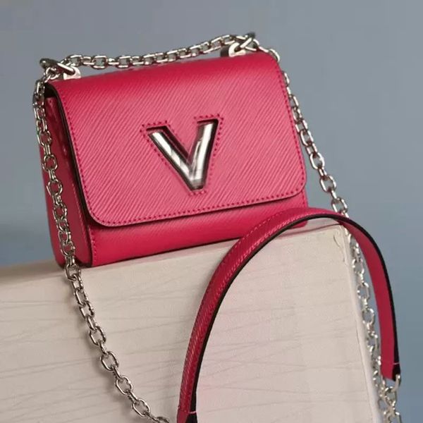 2023 mini handbag purse twist design crossbody bag wave pattern genuine leather fashion chain shoulder bags flap messneger pocket, Black;red
2023 mini handbag purse twist design crossbody bag wave pattern genuine leather fashion chain shoulder bags flap messneger pocket, Black;red