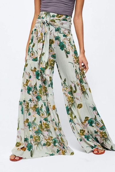 capris summer women's pants beach style loose casual print floral on holidays with belt high waist flare trousers for spring 2022 c3515, Black;white
capris summer women's pants beach style loose casual print floral on holidays with belt high waist flare trousers for spring 2022 c3515, Black;white