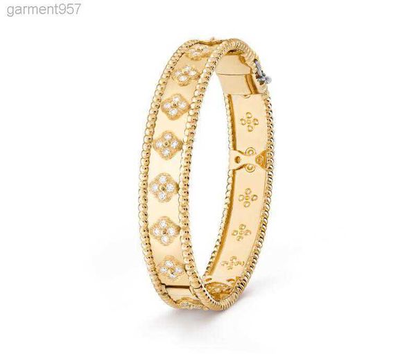 charm bracelets signature bracelet vanclee four-leaf clover star kaleidoscope three-color gold bracelet for womens girls valentine's je, Golden;silver
charm bracelets signature bracelet vanclee four-leaf clover star kaleidoscope three-color gold bracelet for womens girls valentine's je, Golden;silver