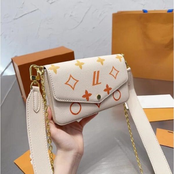 women mini crossbody bags luxurys designers wallet handbag classic fiower golden chain bag genuine leather messenger wallets purse card hold
women mini crossbody bags luxurys designers wallet handbag classic fiower golden chain bag genuine leather messenger wallets purse card hold