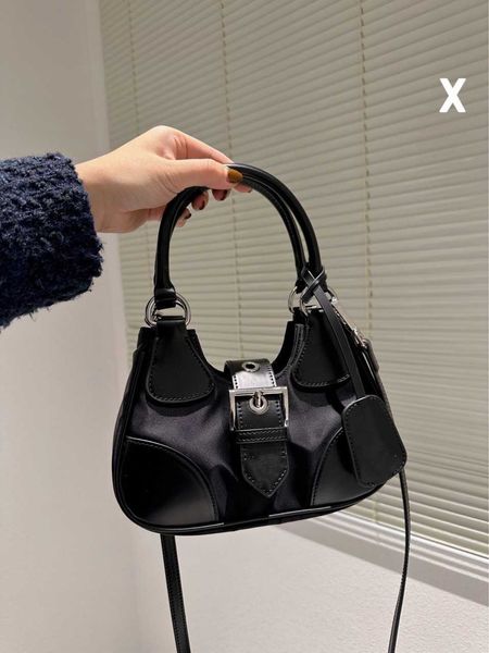 22 autumn and winter locomotive new splice buckle crescent bag underarm bag single-shoulder leisure handheld crossbody women's bag 2305
22 autumn and winter locomotive new splice buckle crescent bag underarm bag single-shoulder leisure handheld crossbody women's bag 2305