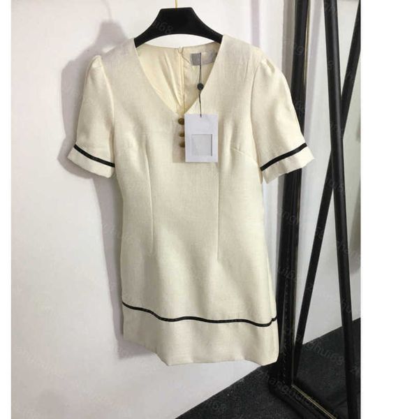 23ss womens designer clothing summer dresses women dress gold logo brooch v-neck short-sleeved dress womens clothing a1, Black;gray
23ss womens designer clothing summer dresses women dress gold logo brooch v-neck short-sleeved dress womens clothing a1, Black;gray