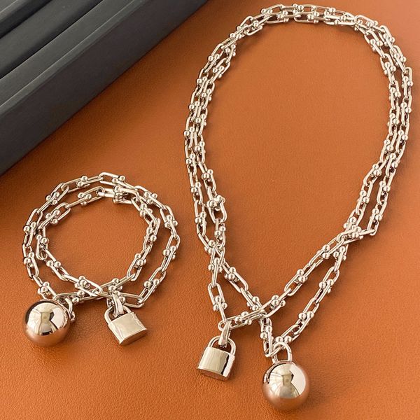 pendant necklaces silver gold lock chain necklace bracelet women jewelry set europe designer gift party runway trend 230519
pendant necklaces silver gold lock chain necklace bracelet women jewelry set europe designer gift party runway trend 230519