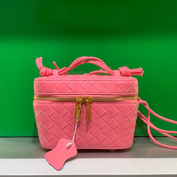 ladies handbag one shoulder crossbody bag cosmetic bag sheep leather woven zipper opening and closing hand woven diamond lattice fashionable
ladies handbag one shoulder crossbody bag cosmetic bag sheep leather woven zipper opening and closing hand woven diamond lattice fashionable