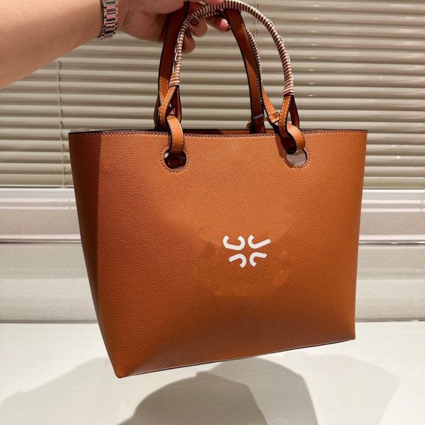 luxury handbag designer bag women's one shoulder bag fashion casual large capacity leather tote bag classic senior brown printed shoppi
luxury handbag designer bag women's one shoulder bag fashion casual large capacity leather tote bag classic senior brown printed shoppi