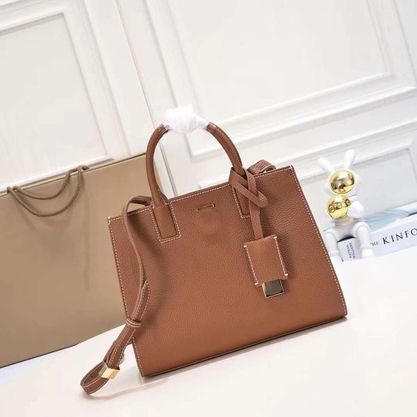 cowhide tote bag designer classic shop bags women shoulder bags woman handbags beach bag tanned grain leather material purse fashion letter
cowhide tote bag designer classic shop bags women shoulder bags woman handbags beach bag tanned grain leather material purse fashion letter