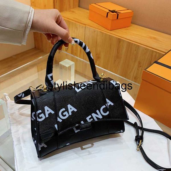 stylisheendibags evening bags womens tote bag paris shoulder crossbody purse designer bags small square handbag pu messengerbag wallet
stylisheendibags evening bags womens tote bag paris shoulder crossbody purse designer bags small square handbag pu messengerbag wallet