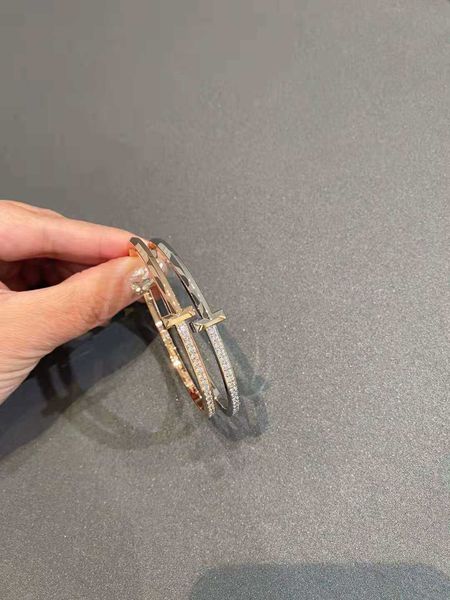 designer new tiffay t1 semi diamond bracelet v gold version 925 silver plated 18k rose gold wide and narrow t letter bracelet, Black
designer new tiffay t1 semi diamond bracelet v gold version 925 silver plated 18k rose gold wide and narrow t letter bracelet, Black