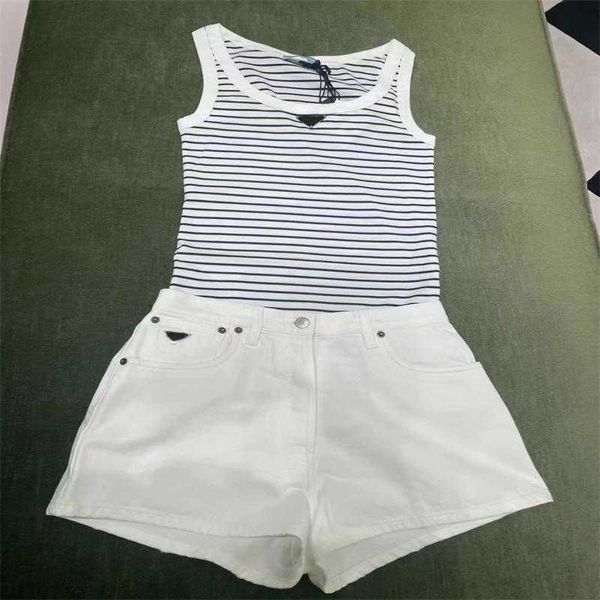 2023 summer new triangle white denim shorts women's high waist versatile wide leg casual pants, White;black
2023 summer new triangle white denim shorts women's high waist versatile wide leg casual pants, White;black