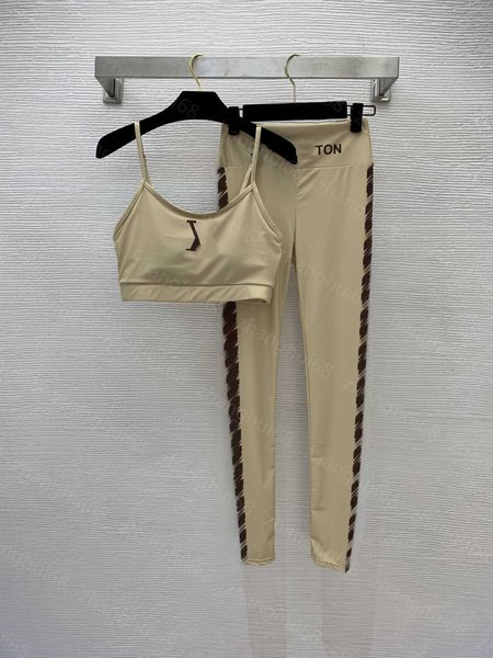 23ss yoga suit womens designer clothing women tracksuit chest letter logo logo print halter vest slim buttock lifting slimming leggings set, Gray
23ss yoga suit womens designer clothing women tracksuit chest letter logo logo print halter vest slim buttock lifting slimming leggings set, Gray