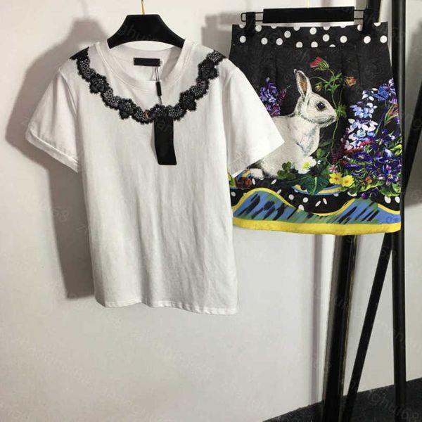 23ss womens designer clothing skirt set lace stitching cotton short sleeve t-shirt rabbit print high waist short half skirt sets womens clot, White
23ss womens designer clothing skirt set lace stitching cotton short sleeve t-shirt rabbit print high waist short half skirt sets womens clot, White
