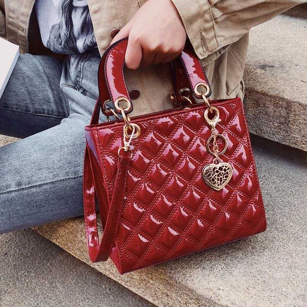 shoulder bags women handbag classic square totes hand bag luxury brand bright leather for bolsa faminia 230426
shoulder bags women handbag classic square totes hand bag luxury brand bright leather for bolsa faminia 230426